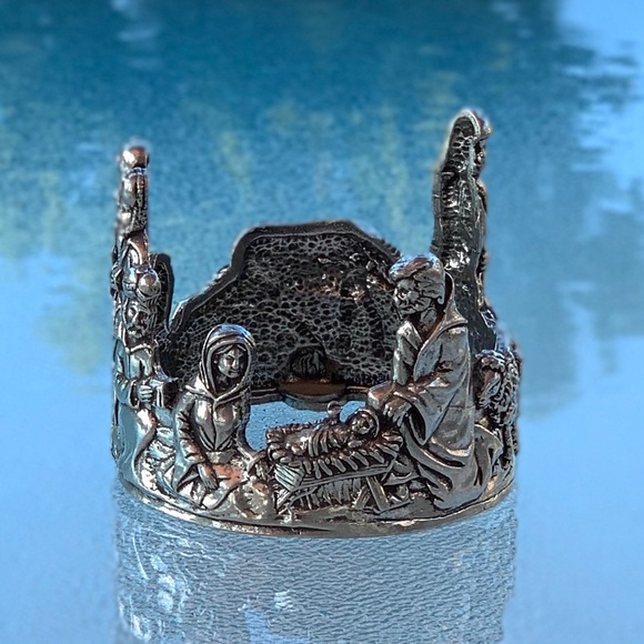 BSD Bob Siemon Designs Pewter Nativity Scene Votive Candleholder - Picture 5 of 10